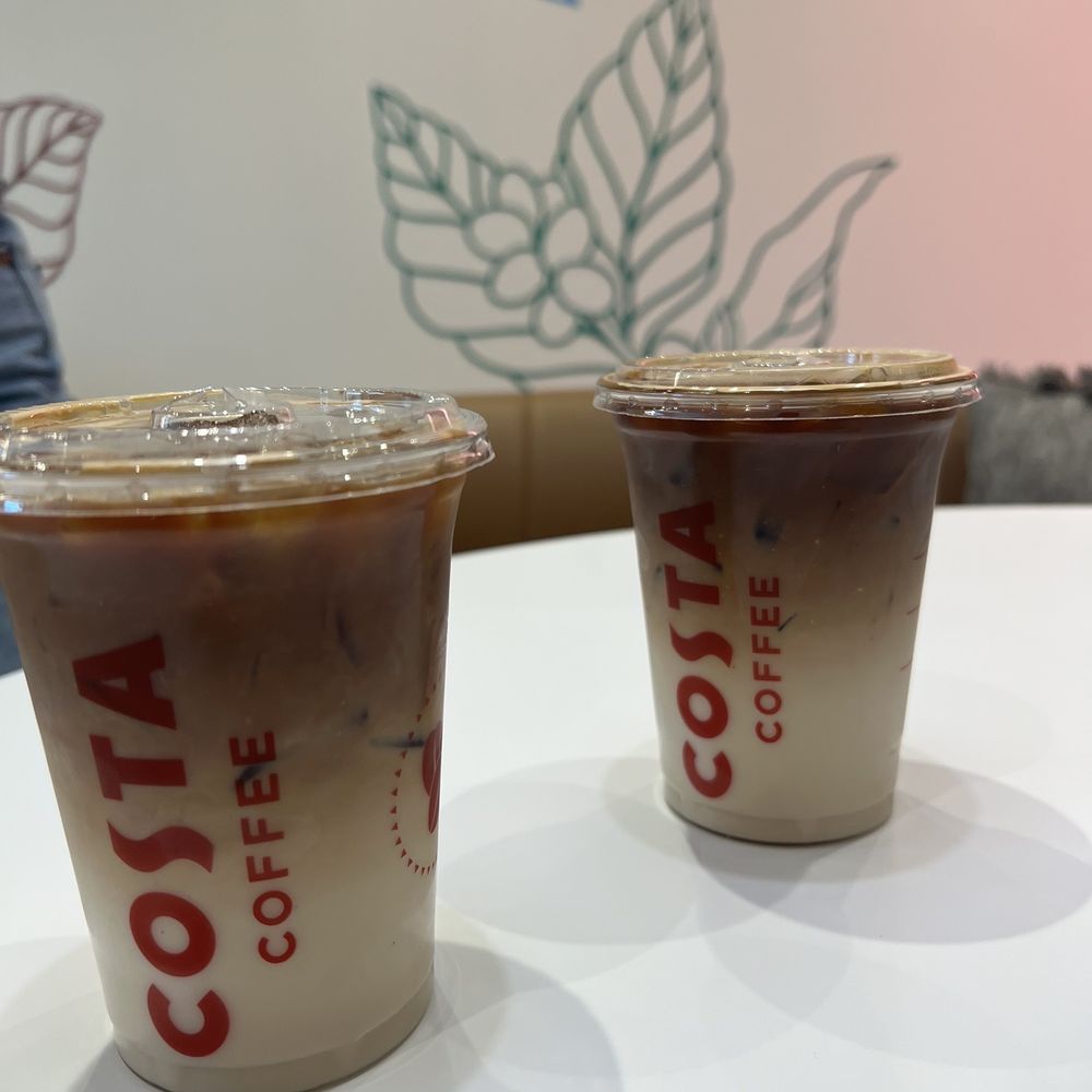 Ice lattes with oat milk and caramel syrup Ice lattes with oat milk and caramel syrup