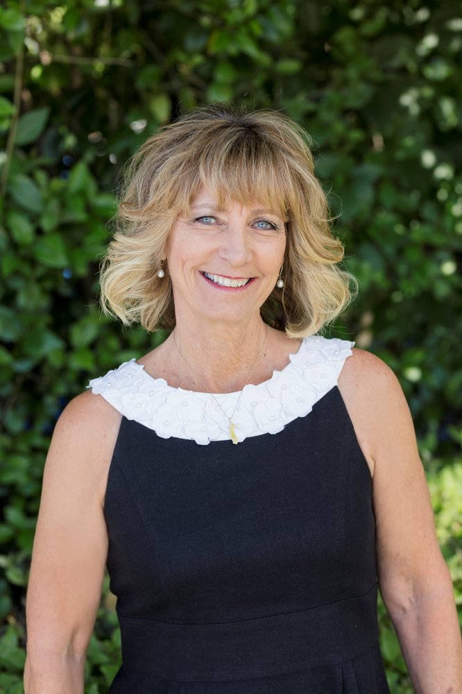 KRIS MOXLEY REAL ESTATE COMPASS Updated September 2024 119 Photos