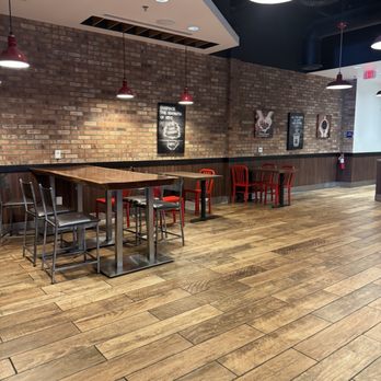 85°C Bakery Cafe-Northridge - seating area - Bakeries Near Me - Northridge, California