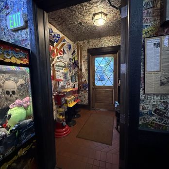 Hernando's Pizza Pub - Pizza Near Me - Winter Park, Colorado