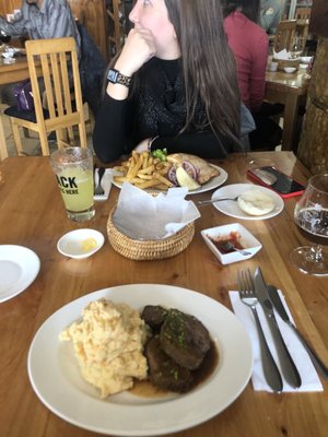 Restaurante el Bote Cerveza Natales by null