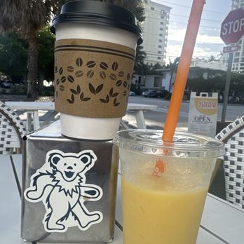 Grateful Juice Bar - Lavazza American Coffe & Pineapple Express-Hydrator - Juice Bars & Smoothies Near Me - Fort Lauderdale, Florida Grateful Juice Bar - Lavazza American Coffe & Pineapple Express-Hydrator - Juice Bars & Smoothies Near Me - Fort Lauderdale, Florida