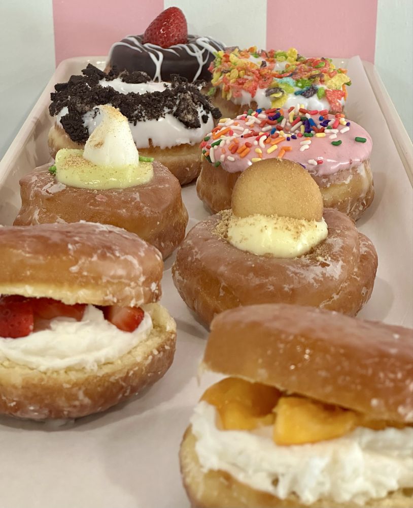 Daughters Donut Logo