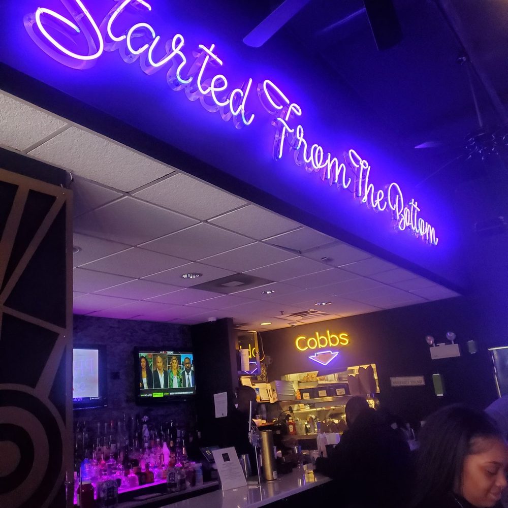 Phlavz - Sports Bars Near Me - Chicago, Illinois