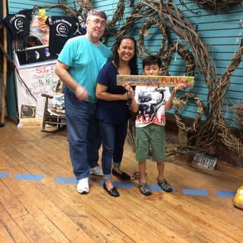 Pic N Vine - A family "walking the line at Pic N Vine " - Used, Vintage & Consignment Near Me - Copperhill, Tennessee