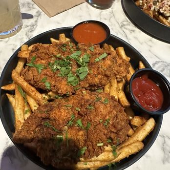 General Admission - Chicken Tenders - Beer Bar Near Me - Los Angeles, California General Admission - Chicken Tenders - Beer Bar Near Me - Los Angeles, California