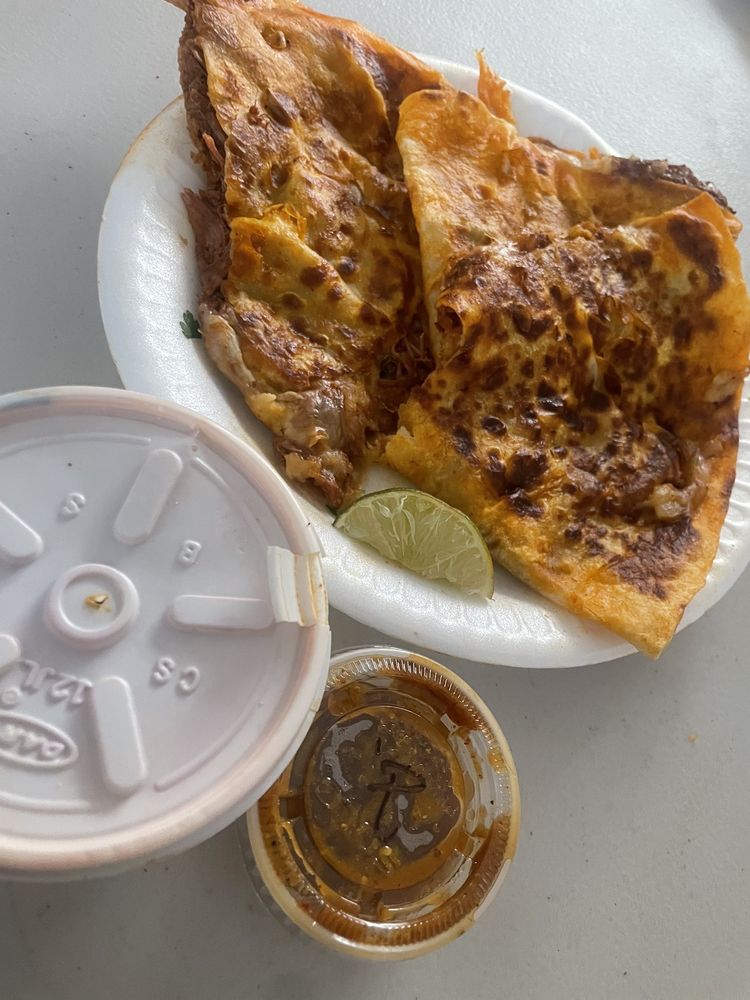 Que Brava Taqueria Logo