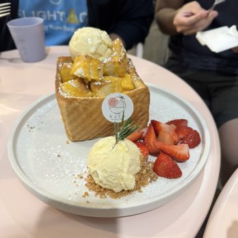 NaYa Dessert Cafe - Salted egg yolk toast - Desserts Near Me - San Jose, California NaYa Dessert Cafe - Salted egg yolk toast - Desserts Near Me - San Jose, California