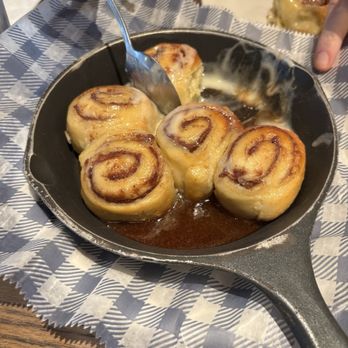 Cracker Barrel Old Country Store - Cinnamon rolls - American Near Me - Kissimmee, Florida Cracker Barrel Old Country Store - Cinnamon rolls - American Near Me - Kissimmee, Florida