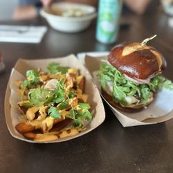 Oi Asian Fusion - Oi burger combo