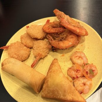 Sakura buffet - Crab Rangoon Veggie egg roll Salt pepper shrimp Crunchy shrimp Shrimp stir fry with jalapeños - Japanese Near Me - Tulare, California Sakura buffet - Crab Rangoon Veggie egg roll Salt pepper shrimp Crunchy shrimp Shrimp stir fry with jalapeños - Japanese Near Me - Tulare, California