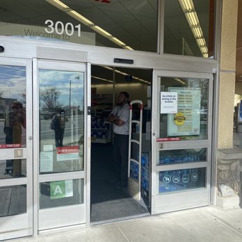 Walgreens - the entrance to the store - Drugstores Near Me - La Crescenta, California