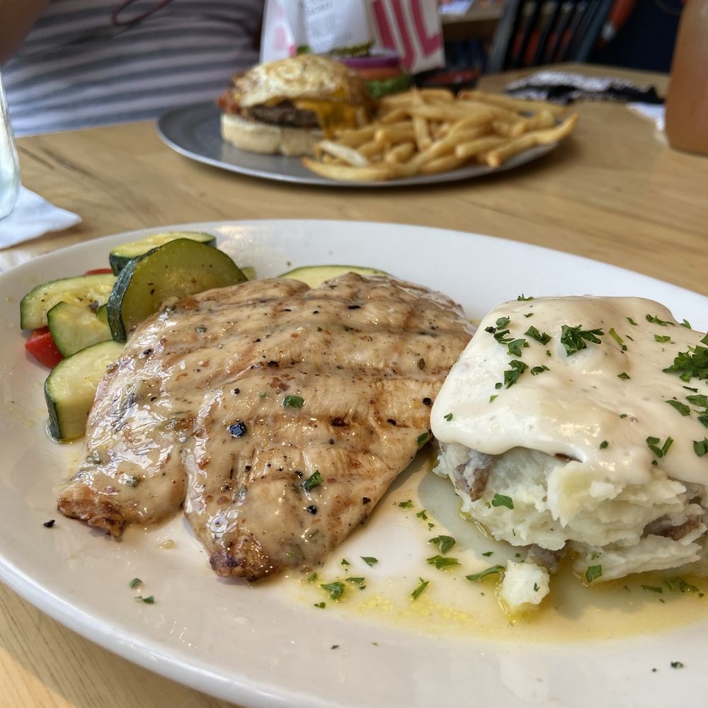Black Oak Grill - American Near Me - Branson, Missouri