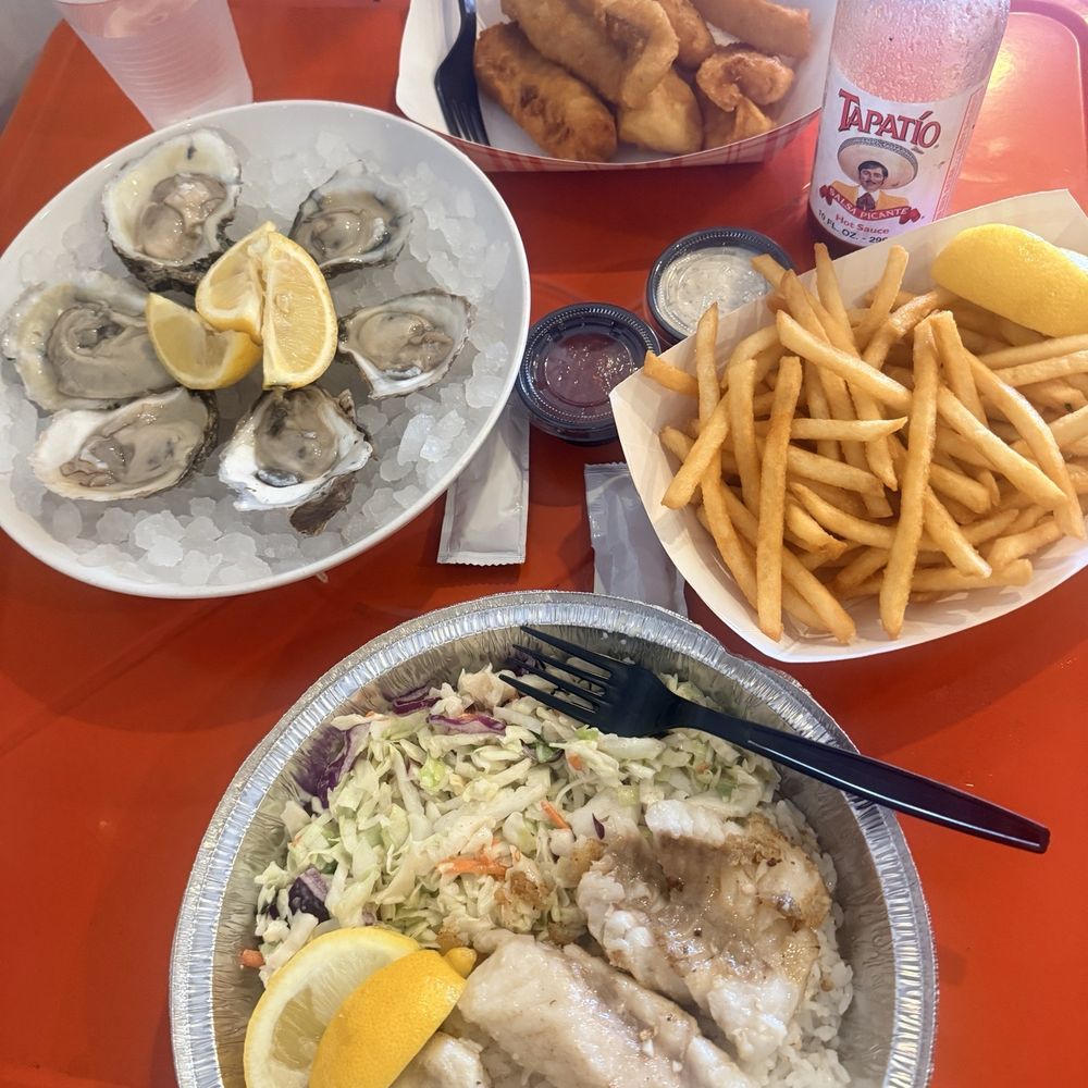 El Pizmo Fish - Oyster, fish and chips, fish with rice and salad - Tacos Near Me - Pismo Beach, California El Pizmo Fish - Oyster, fish and chips, fish with rice and salad - Tacos Near Me - Pismo Beach, California