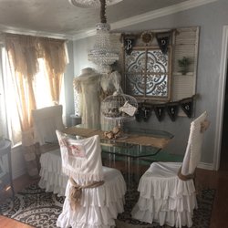 Ruby Rose Retreat - Dining Room