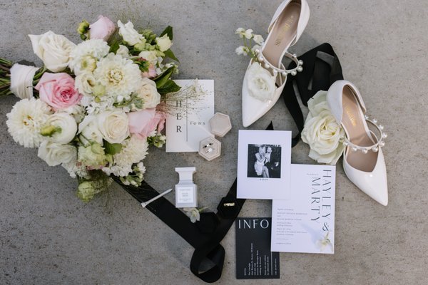 Bee & Pollen by null