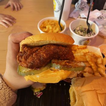Dave's Hot Chicken - Slider extra spicy - Chicken Shop Near Me - Long Beach, California