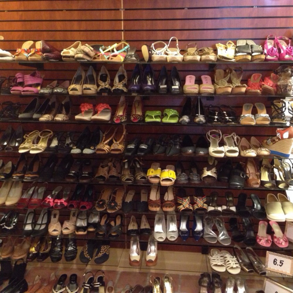 Bella Tu Boutique - Tons of shoes! - Used, Vintage & Consignment Near Me - Virginia Beach, Virginia