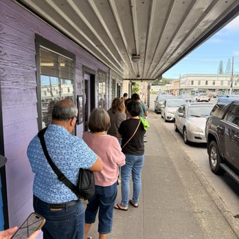 Two Ladies Kitchen - 6 minutes before opening - Bakeries Near Me - Hilo, Hawaii