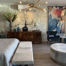 Toke Interiores - Store front