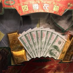 Mee Lun - Money and female clothes