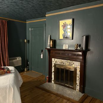 Cornell Inn - Bed & Breakfast Near Me - Lenox, Massachusetts