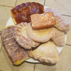 Quesadilla on top, cookie underneath, cream empanada (A must!), long cinnamon bars, piña bar, darker bread has cheese inside.!