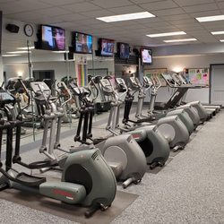 Harro East Athletic Club - Expansive weight & cardio floors