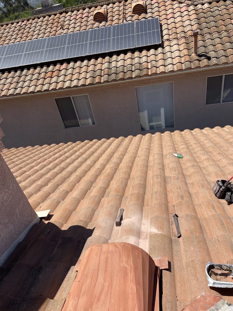 Slide of Alvarez Roofing