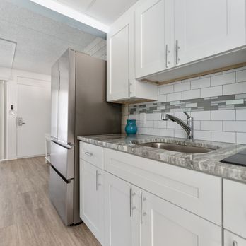 Harbor Light Condotel - All new kitchenettes featuring a full size fridge and 2 burner cooktop. - Hotels Near Me - North Wildwood, New Jersey Harbor Light Condotel - All new kitchenettes featuring a full size fridge and 2 burner cooktop. - Hotels Near Me - North Wildwood, New Jersey