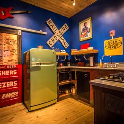 Hooker Hotel - Fully equipped kitchen with gas stovetop, oven, microwave, coffee maker, blender, toaster, dishwasher and refrigerator