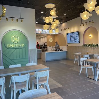 Junenov Tea - Cute indoor space - Bubble Tea Near Me - Pleasant Hill, California