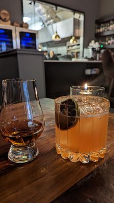 Perry's Cocktail Bar by null