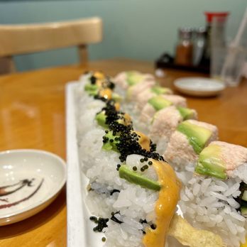 Akebono - Wow roll on the left - Japanese Near Me - Sacramento, California