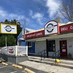 Tommy's Kitchen And Catering - The store and my delicious lunch