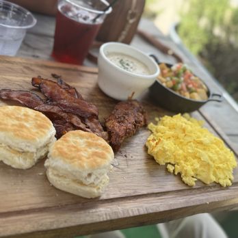 Big Machine Distillery & Tavern - Distilleries Near Me - Nashville, Tennessee