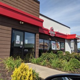 the exterior of a restaurant