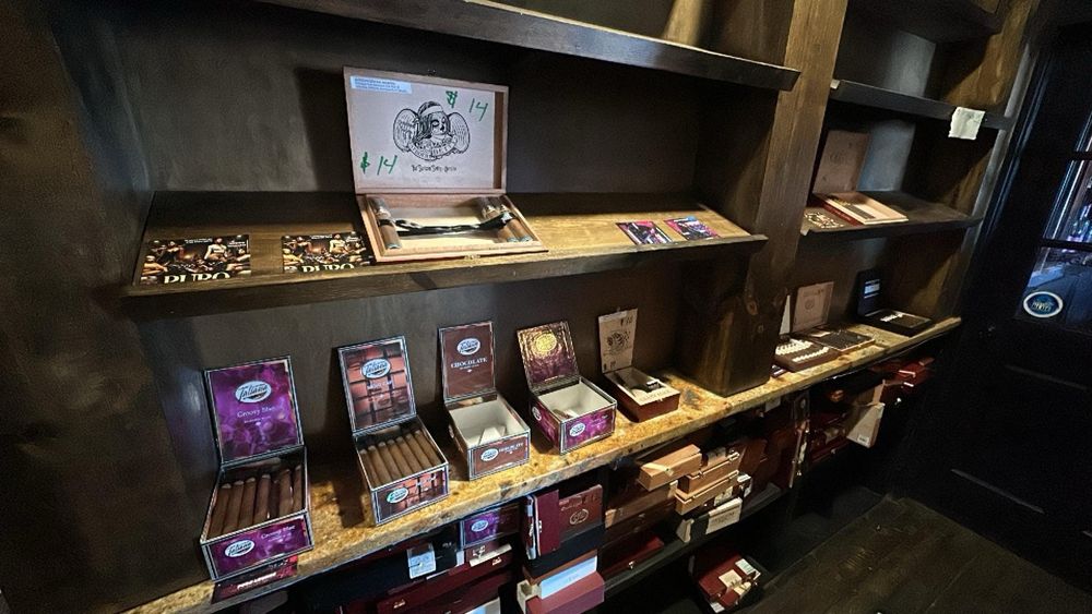 Puro Cigar Lounge