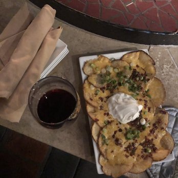 Hennessey's La Jolla - Irish nachos + Irish pour (9oz) of Cabernet - New American Near Me - La Jolla, California Hennessey's La Jolla - Irish nachos + Irish pour (9oz) of Cabernet - New American Near Me - La Jolla, California