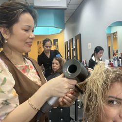 144 Hair Salon - She's doing my hair