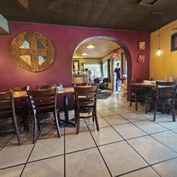 FRESH Wood Fired Pizza & Pasta - Inside