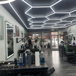 Members Traditional Barbershop - This barber shop is the vibes