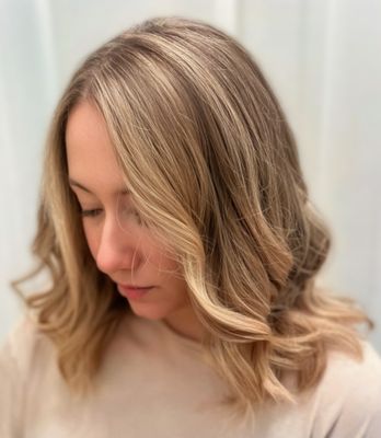 Full Foilage and End refresh - Here are some before and afters of a full teasy-foilage. To brighten up this beauty, we added some chunky teasy-lights throughout her whole head to give her some dimension and movement. Carefully placed, we were also able to camouflage those few pesky grays. We then refreshed her ends for a little extra pop and glow! Full Foilage and End refresh - Here are some before and afters of a full teasy-foilage. To brighten up this beauty, we added some chunky teasy-lights throughout her whole head to give her some dimension and movement. Carefully placed, we were also able to camouflage those few pesky grays. We then refreshed her ends for a little extra pop and glow!