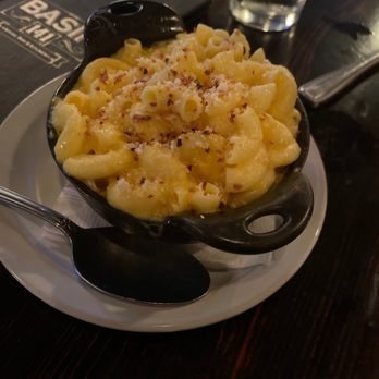 Basin 141 - Mac and cheese - Pubs Near Me - Montrose, California