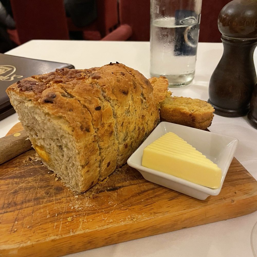 Shanahan's On The Green - Bread - Steakhouses Near Me - Dublin, D