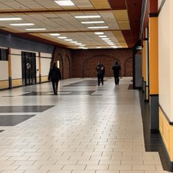Victoriaville Centre - Main South Hall
