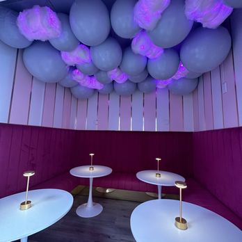 Sweet Escape - Seating area - Ice Cream & Frozen Yogurt Near Me - Orange, California