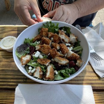 Sunny Sips Bar & Grill - Michigan salad with chicken - Sports Bars Near Me - Howell, Michigan Sunny Sips Bar & Grill - Michigan salad with chicken - Sports Bars Near Me - Howell, Michigan