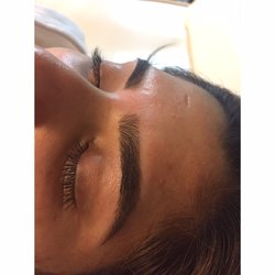 The Complexion Bar - Eyebrow wax