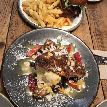 Caravelle - Double bacon cheeseburger and croissant french toast! - Breakfast & Brunch Near Me - Barcelona, B Caravelle - Double bacon cheeseburger and croissant french toast! - Breakfast & Brunch Near Me - Barcelona, B